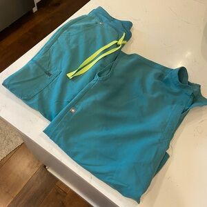 Figs Marine scrub set